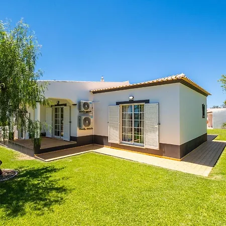 Amendoeira - 3 Bedroom Villa *